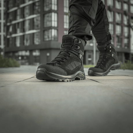 M-Tac Taktiska Demi-Season Stövlar Pro Line med Vibram-sula, designade för komfort och hållbarhet vid taktiska uppdrag och vandring.