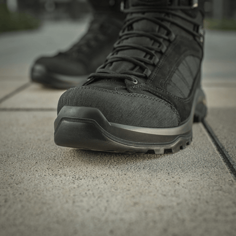 M-Tac Taktiska Demi-Season Stövlar Pro Line med Vibram-sula, lämpliga för taktiska uppdrag, vandring och fysisk aktivitet.