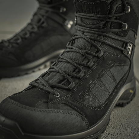 M-Tac Taktiska Demi-Season Stövlar Pro Line med Vibram-sula i svart suede och Cordura för komfort och hållbarhet.