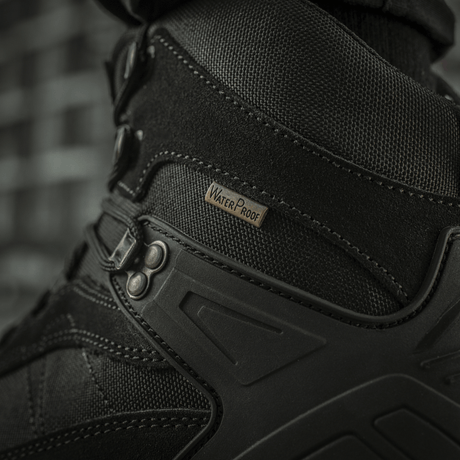 Närbild av M-Tac Taktiska Demi-Season Stövlar Pro Line, visar detaljer med slitstarkt suede och Cordura-material, perfekt för taktiska uppdrag.