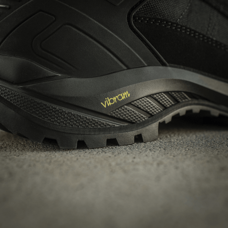 M-Tac Taktiska Demi-Season Stövlar Pro Line med patenterad Vibram-sula för optimalt grepp och stabilitet på alla underlag.