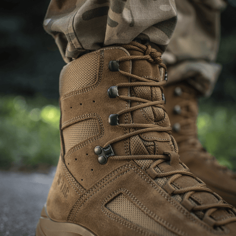 M-Tac taktiska sommarskor, designade för komfort och hållbarhet i mocka och Cordura, perfekta för varmt väder och terräng.