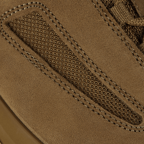 Närbild av M-Tac taktiska sommarskor i högkvalitativt läder och Cordura® mesh, designade för komfort i varmt väder och krävande terräng