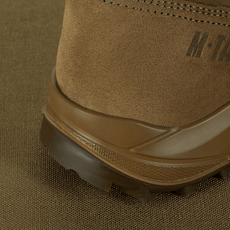 Detalj av M-Tac taktiska sommarskor i högkvalitativt läder och Cordura® mesh, designade för komfort och hållbarhet i varmt väder