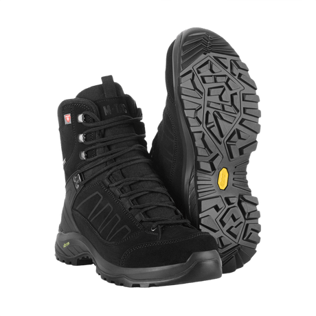 M-Tac Tactical Vinterstövlar i svart, robusta och halkfria stövlar med Primaloft-isolering och Vibram-sula, idealiska för krävande utomhusbruk.