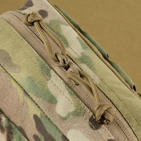 M-Tac Utility Taske Elite Medium i multicam med slitstarkt material och robust dubbel dragkedja, galleri position 1.