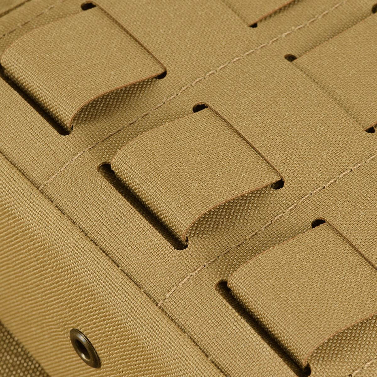 Nærbillede af M-Tac Utility Taske Elite Small i slidstærkt Cordura 500D med Laser Cut MOLLE-system. Ideel til opbevaring af udstyr.