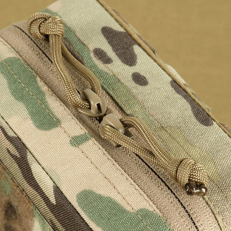 M-Tac Utilityväska Elite Small i multicam med kraftig dragkedja, slitstarkt material och modulär design, visad i galleri position 1.