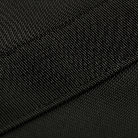 Närbild av M‑Tac vapenfodral 128 cm med svarta vadderingar och kardborreband i polyester, designat för säker vapentförvaring.