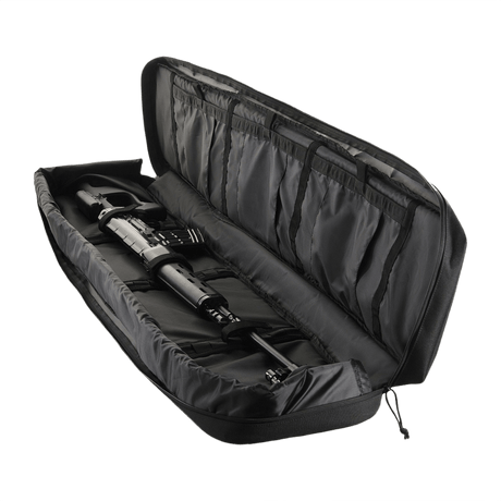 Öppet M‑Tac vapenfodral 128 cm med vapen inuti, vadderat inlägg och kardborreband för säker förvaring. Tillverkat av 100% polyester.