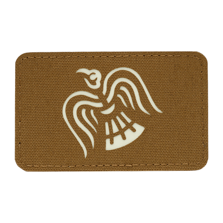 M-Tac Patch Ravneflag Laser Cut visar en vikingaflagga med svart korp på brun bakgrund, lämplig för uniform eller taktisk utrustning.