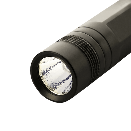 M-Tac P21 kompakt och ljusstark ficklampa i aluminium, idealisk för EDC-kit och outdoor, med Cree XR-E P4-WC LED.