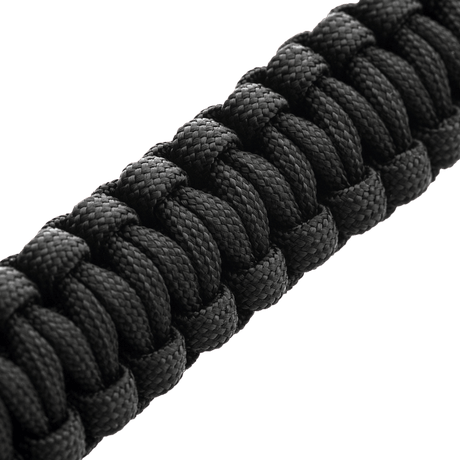 M-Tac Paracord-armband i svart, förstorad vy av det starka och lätta repet, idealiskt för överlevnads- och friluftssituationer.