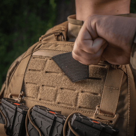 M-Tac Patch Ace of Spades på militärväst, Velcro-montering, symboliserar stridsanda och klarhet, Cordura 500D, spar ess och dödskalle.