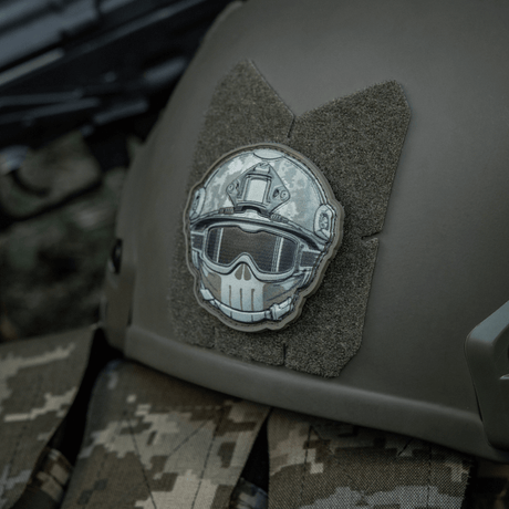 M-Tac Patch Emoji #20 med 3D-effekt på hjälm, PVC-material, taktisk och rolig morale patch med Velcro-fäste.