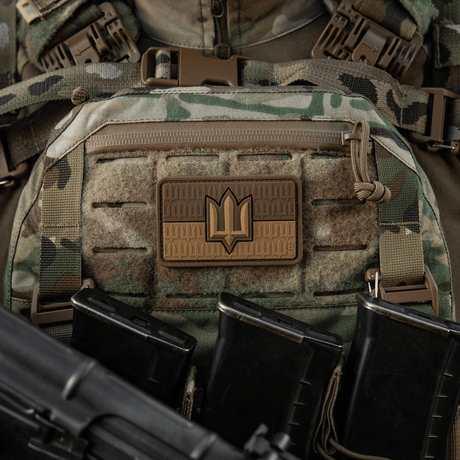 M-Tac patch Ukraine Flag med ZSU Trident PVC monterad på kamouflage-ryggsäck för ukrainsk militär stolthet och arv, 3D PVC-design