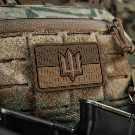 M-Tac patch Ukraine Flag med ZSU Trident PVC på kamouflagebakgrund, representerar ukrainsk stolthet och traditioner