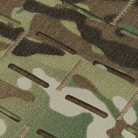 Detaljbild av M-Tac Plate Carrier Cuirass Elite Gen.II i slitstarkt Cordura 500D-material i kamouflagefärger.