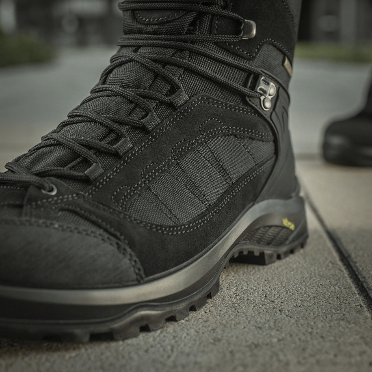 M-Tac Taktiske Demi-Season Støvler Pro Line med slidstærkt suede, Cordura-tekstur og Vibram-sål til greb og komfort.