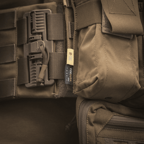 M-Tac ficka för 2 magasin i slitstarkt Cordura med kardborre och vaddering i galleri position 1 för taktisk användning och NIJ-certifiering.
