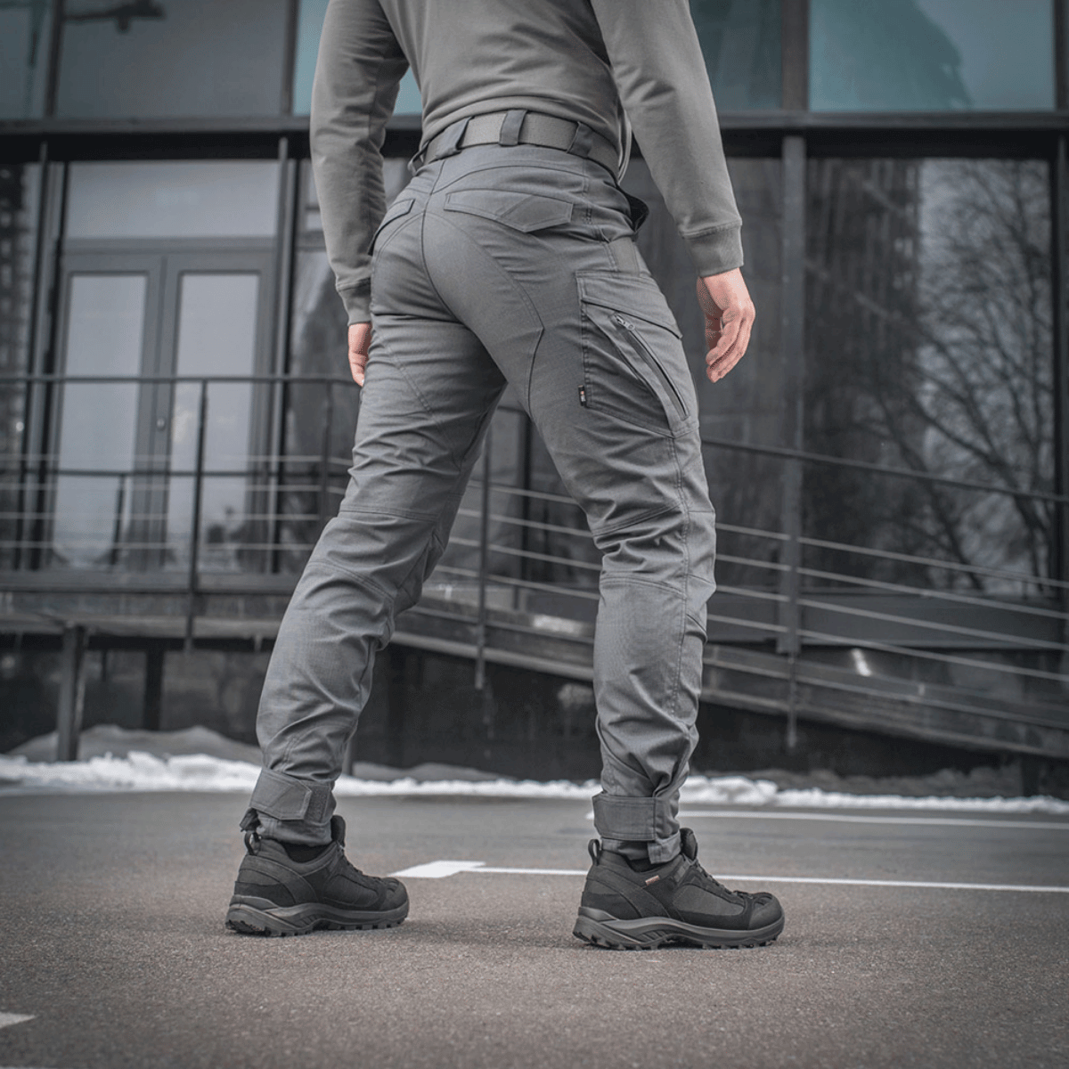 M-Tac Taktiske Bukser Aggressor Gen. II Flex i let og slidstærkt rip-stop stof med Teflon-belægning, perfekt til træning og rejser.