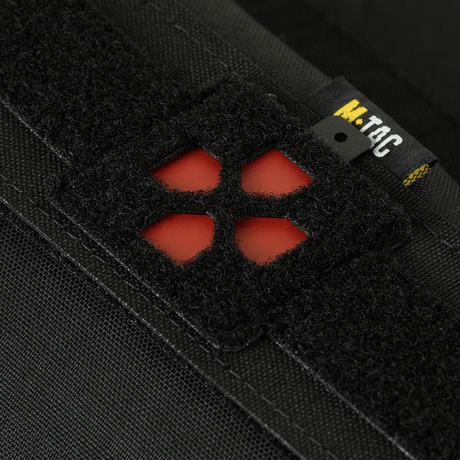 Närbild av M-Tac Horizontal Medical Pouch ROLL Elite med velcrostängning i slitstarkt Cordura-material.