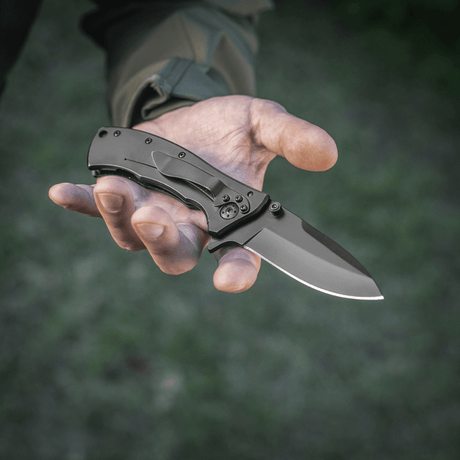 M-Tac Outdoor & Militär fällkniv - Type 7 - lättviktstaktisk kniv med blad i 5Cr15MoV-stål, svart beläggning och frame-lock-system.