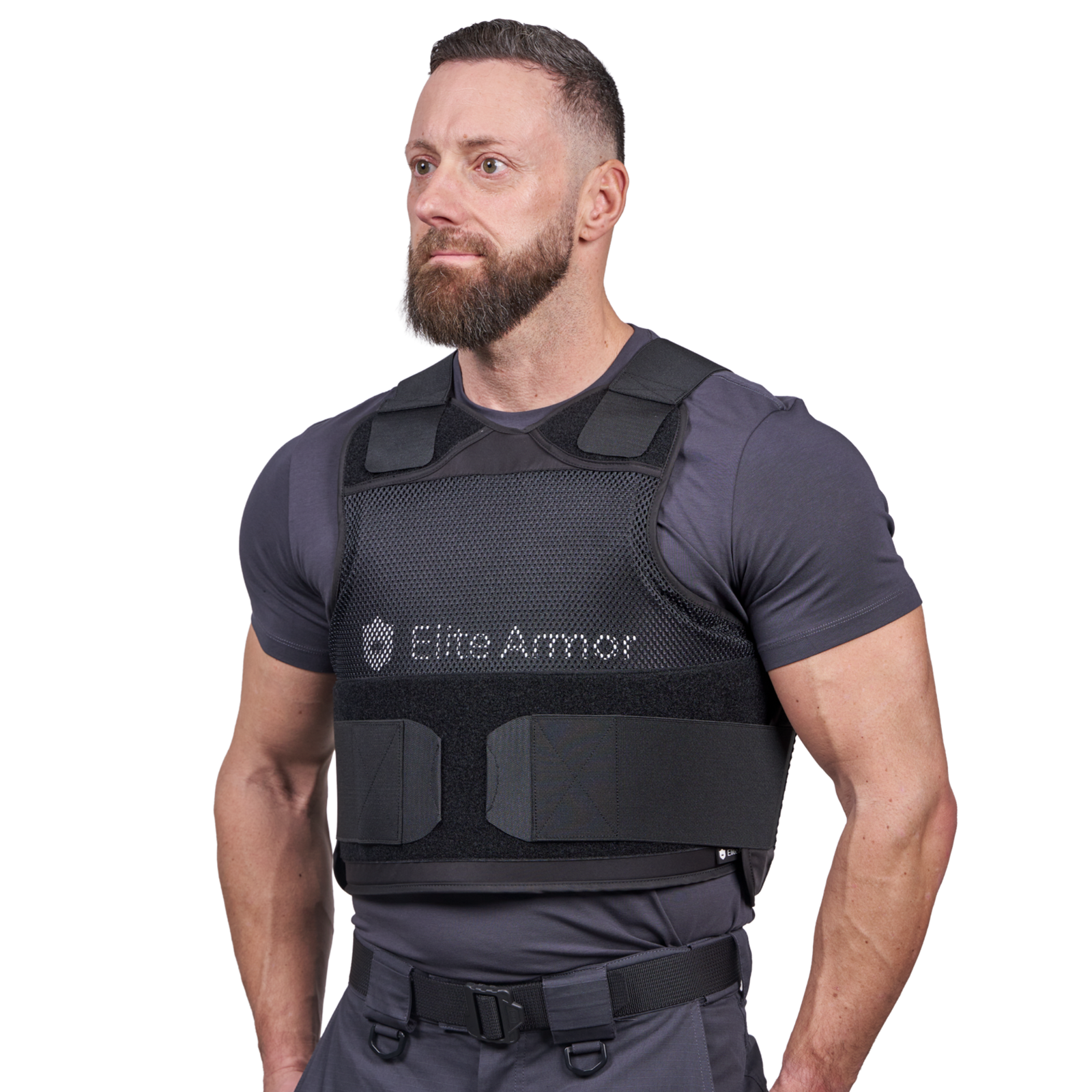 Mand iført RX2 stik og skudsikker vest set forfra i vinkel med justerbare stropper