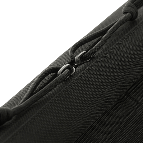 Detaljer av M‑Tac vapenfodral 128 cm i svart polyester med dubbel dragkedja och hållbara sömmar för säker vapentförvaring.