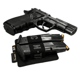 M-Tac Double Mag Pouch Hook Backed Magazine med to magasiner ved siden af ​​en pistol