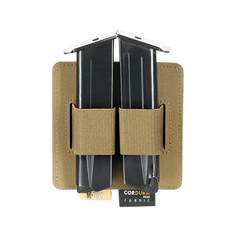 M-Tac Double Mag Pouch Hook Backed Magazine med to magasiner, der viser modulært design til tasker med Velcro-fastgørelse.