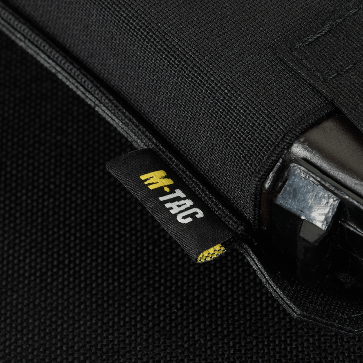 M‑Tac Elastisk Triple Magazine Pouch Elite, robust Cordura 500D materiale med sidestrop for sikker magasinopbevaring.