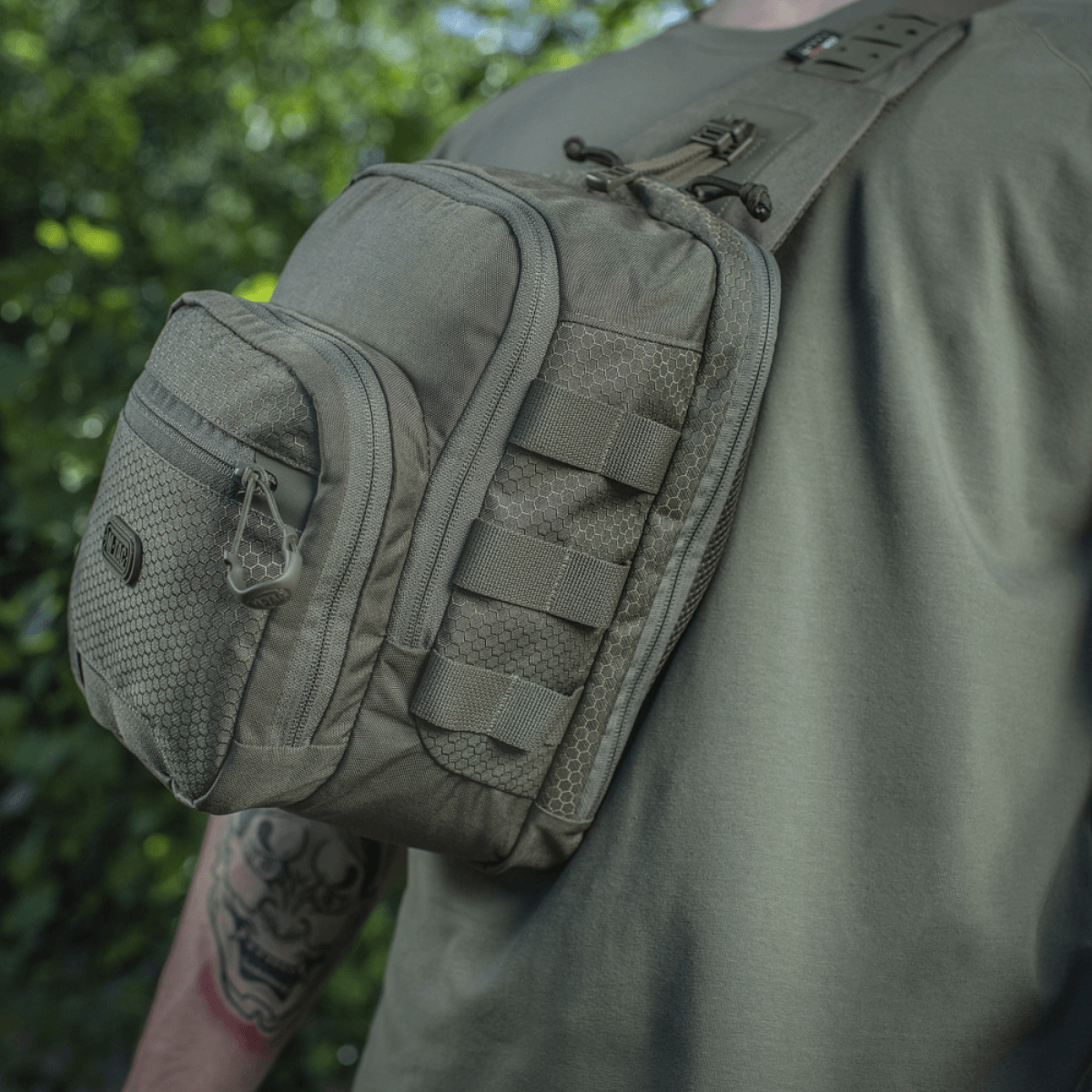 M‑Tac Cross Bag Elite Hex i Cordura 500, en sling pack på én skulder, perfekt til daglig brug. Slidstærk taske med taktisk design.