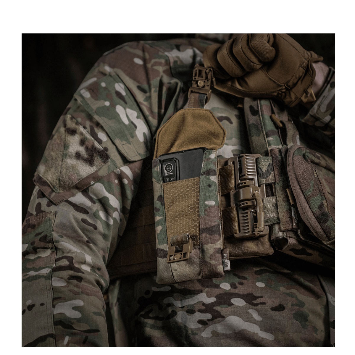 M-Tac Smartphone Lomme Elite Large Hex i robust CORDURA HEX, perfekt til op til 6,5 tommer telefoner med magnetisk WJ spænde, i camouflage.