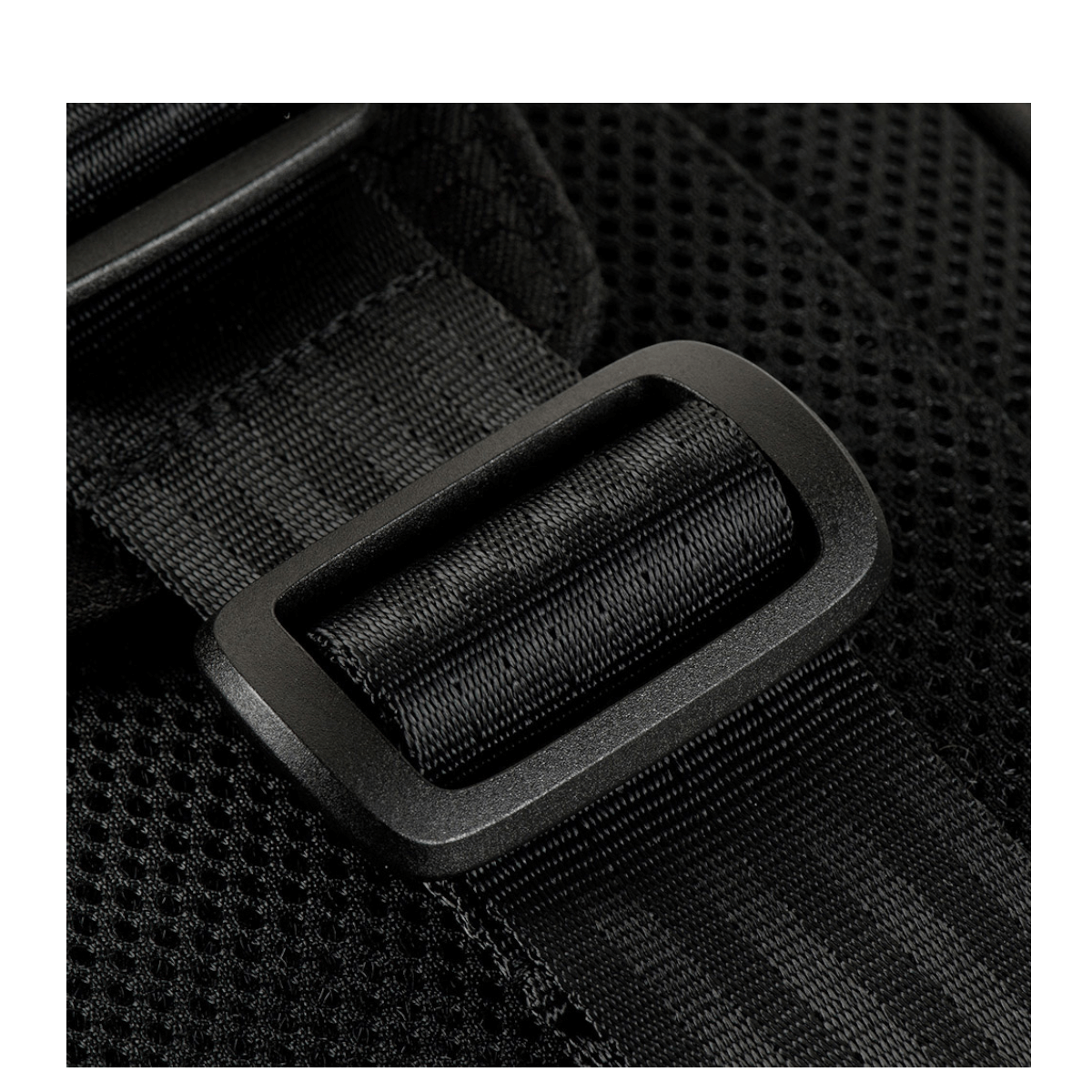 Nærbillede af M-Tac Sling Pistoltaske Elite Hex justerbar skulderrem med robust spænde