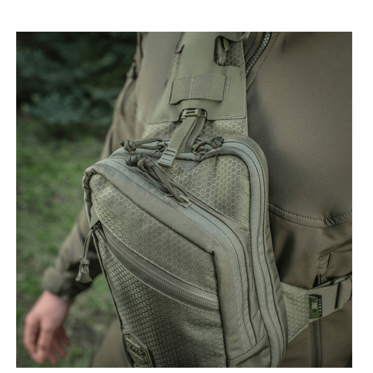 M-Tac Sling Pistoltaske Elite Hex, holdbar Cordura 1000D taske med justerbar skulderrem og YKK lynlåse, til skjult transport.