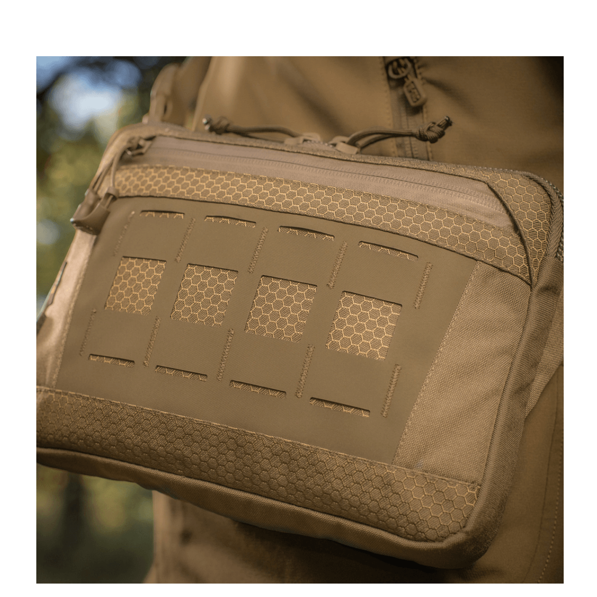 M-Tac Admin Taske Elite i Cordura-materiale med justerbar skulderrem og YKK lynlåse, stilfuldt robust design til udendørs brug