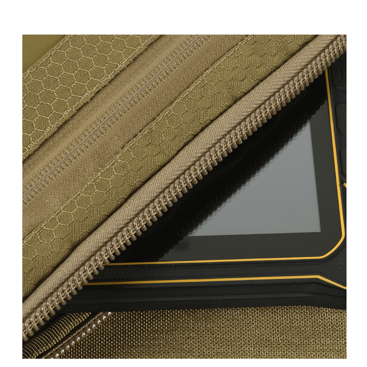 Detalje af M-Tac Admin Taske Elite lavet af Cordura 500D med slidstærkt materiale og kvalitetslynlås fra verdensførende producenter.