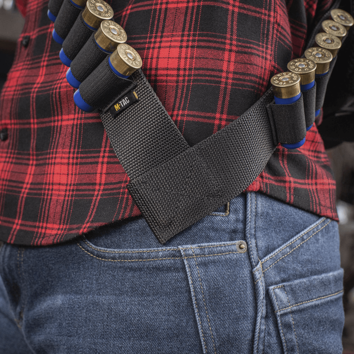 M-Tac Bandolier Elite til jagt, nærbillede med patroner i elastiske holdere, ideel til hurtig adgang og ergonomisk design.