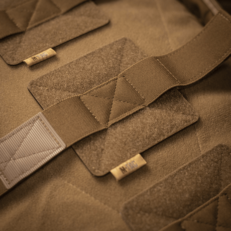 Nærbillede af M‑Tac Indlæg til Rygsæk (3 stk) med Velcro-panel og justerbare stropper for optimal fiksering af udstyr.