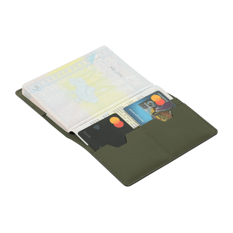 M‑Tac Pascover i moderne polymerkomposit med rum til plastkort, vertikalt "Passport"-tryk og stilfuldt M‑Tac logo. Beskytter pas effektivt.