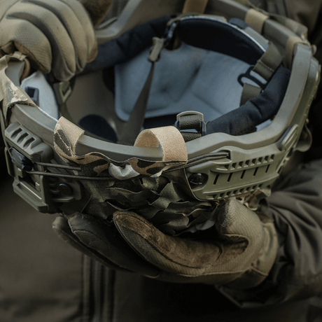 M‑Tac Vilha Hjelmdække FAST monteret på hjelm i multicam mønster til camouflage og beskyttelse, lavet af slidstærk Cordura 500D