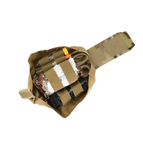 M‑Tac Medic Pouch Vertical Large Elite åbnet med førstehjælpsudstyr synligt, lavet af holdbart Cordura 500D.