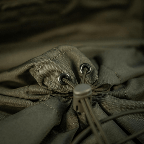 Nærbillede af M-Tac Pouch Sukharka Gen.3 XL i Cordura 500D med elastiklukning, viser holdbarhed og detalje i designet.