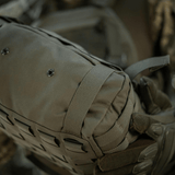 M-Tac Pouch Sukharka Gen.3 XL i Cordura 500D med MOLLE-system og Fastex-lukning, i brug på marken.