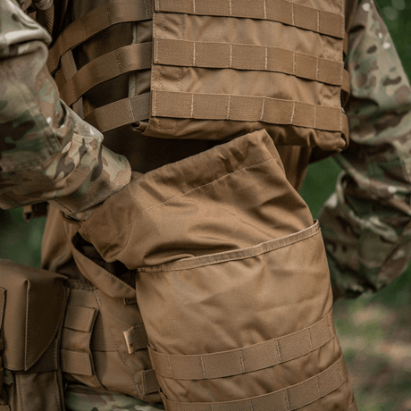 M-Tac Sukharka Gen.3 Pouch i robust Cordura 500D med MOLLE-interface, bruges af soldat i militært udstyr.