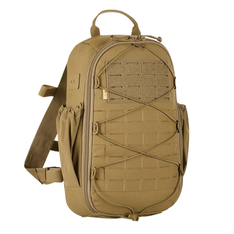 M-Tac STURM Elite Rygsæk i sandfarvet Cordura med MOLLE Laser Cut frontpanel, 15 liter kapacitet og holdbare sidelommer, perfekt til felten.