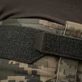 Nærbillede af M‑Tac Internal Tiger Bælte i brug, ideelt til militær brug, med velcrolukning og metalramme.