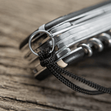 M-Tac Knife Lanyard Helix Skull, flettet paracord tilføjer stil og funktionalitet til lommeknive, sort lanyard på foldekniv.