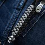 M-Tac Knife Lanyard Cuboid Skull på jeans med dekorativ kraniumsperle, praktisk tilbehør til kniv